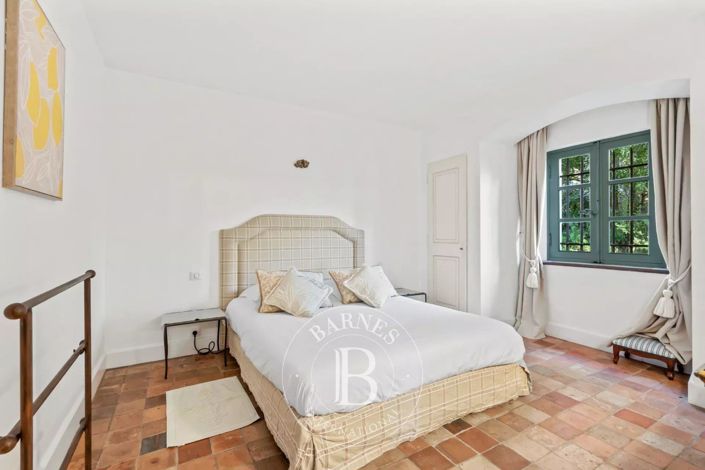 Image No.7-5 Bed House for sale