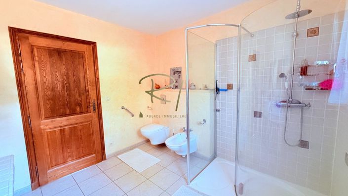 Image No.8-4 Bed House for sale