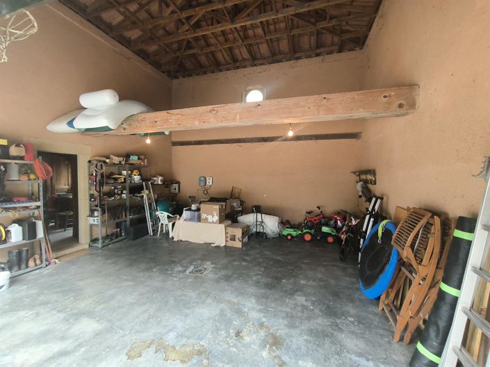 Image No.19-6 Bed House for sale