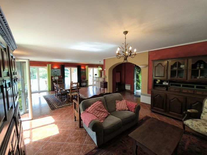 Image No.9-6 Bed House for sale