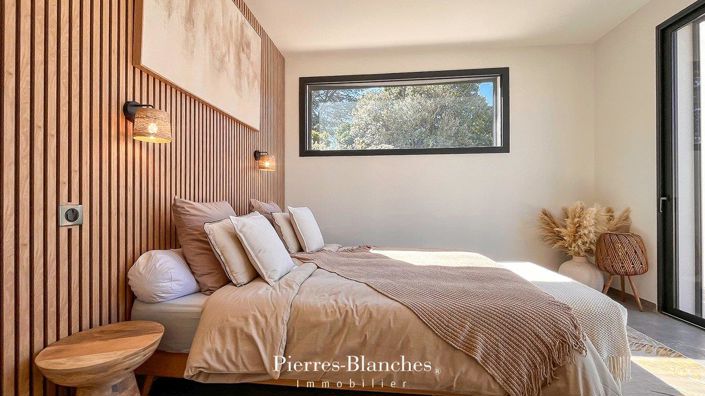 Image No.7-6 Bed House for sale