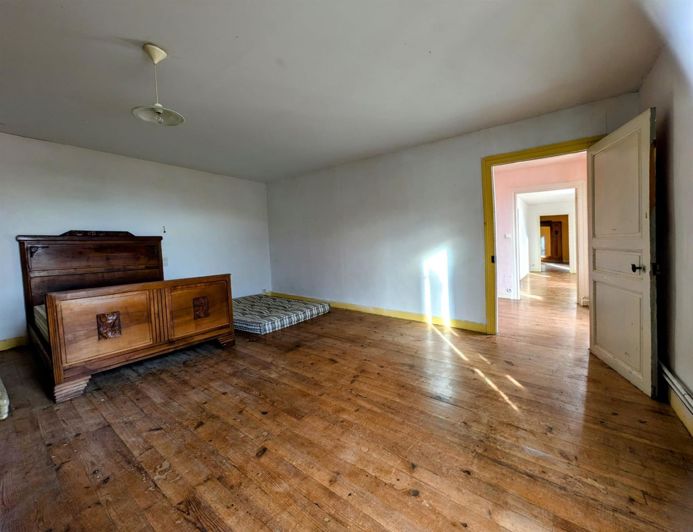 Image No.10-4 Bed House for sale