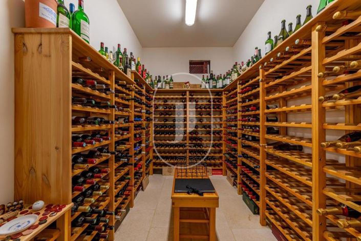 Image No.8-4 Bed House for sale