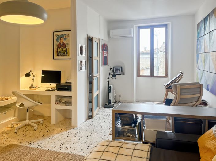 Image No.8-2 Bed House for sale