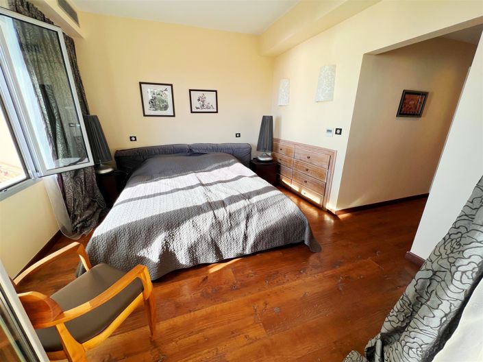 Image No.12-4 Bed House for sale