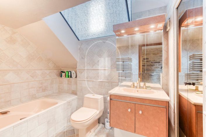 Image No.10-4 Bed House for sale