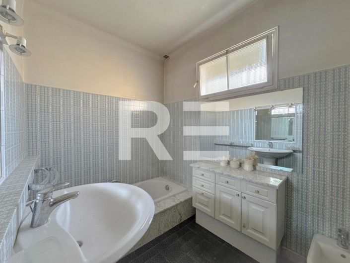 Image No.10-4 Bed House for sale