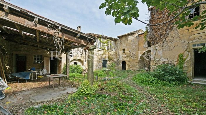 Image No.2-15 Bed Property for sale