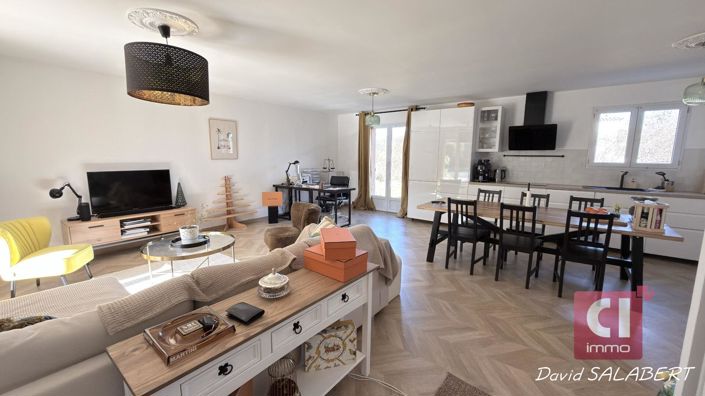 Image No.6-5 Bed House for sale