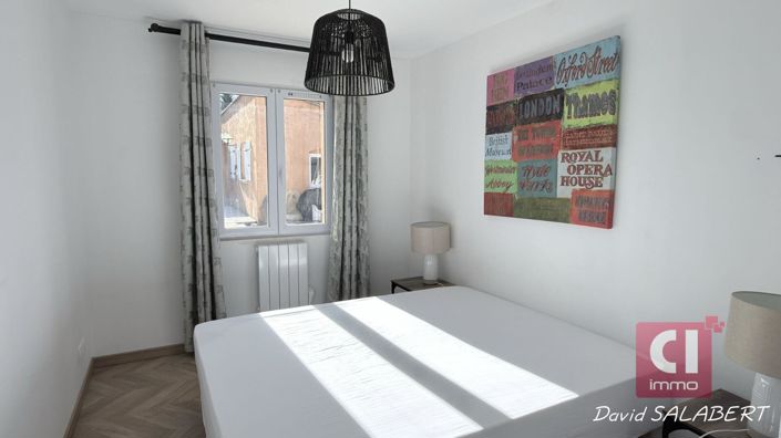 Image No.9-5 Bed House for sale