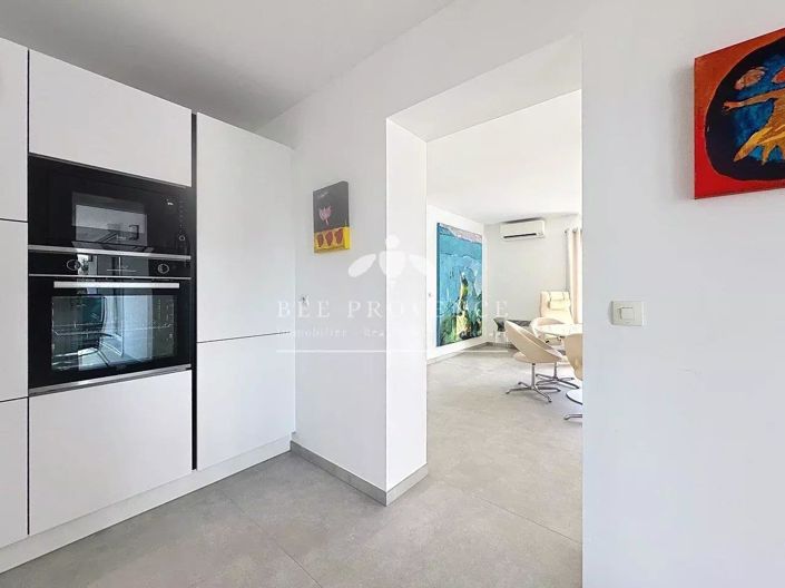 Image No.10-3 Bed House for sale