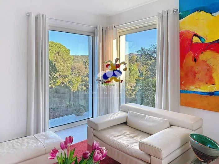 Image No.8-3 Bed House for sale