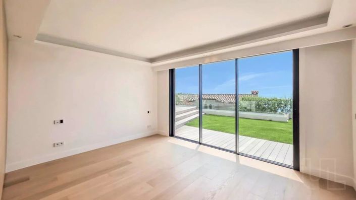 Image No.15-4 Bed House for sale