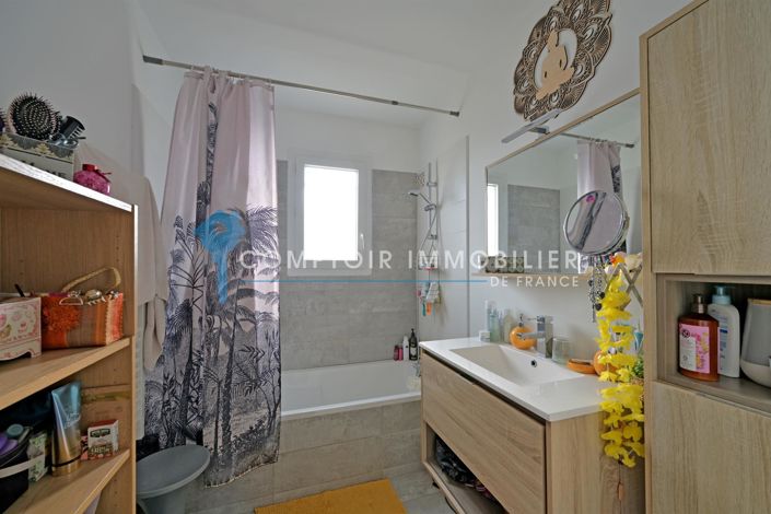 Image No.6-3 Bed House for sale