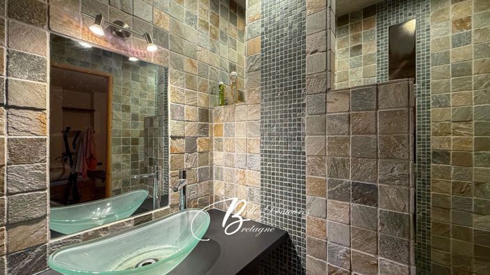Image No.16-6 Bed House for sale