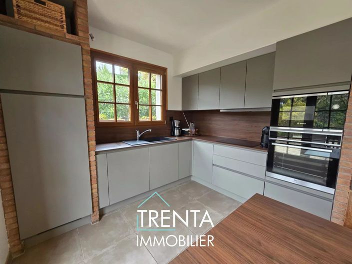 Image No.7-6 Bed House for sale