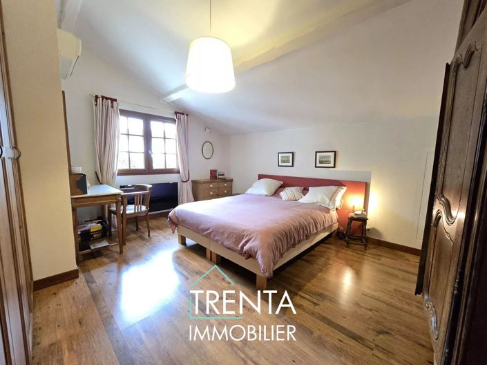 Image No.8-6 Bed House for sale