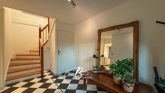 Image No.2-6 Bed House for sale