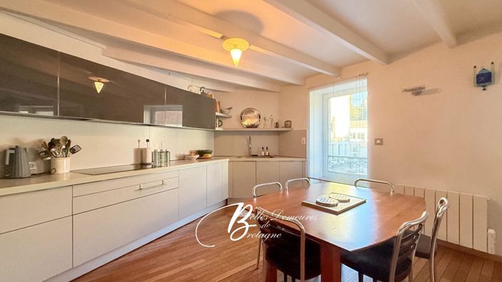 Image No.6-6 Bed House for sale