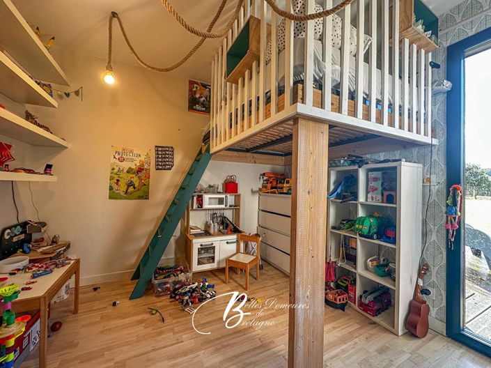 Image No.9-5 Bed House for sale