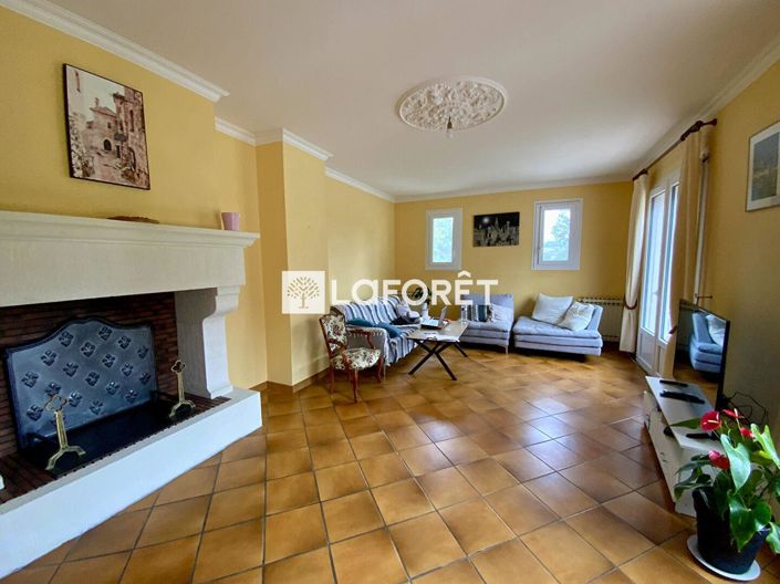 Image No.2-4 Bed House for sale