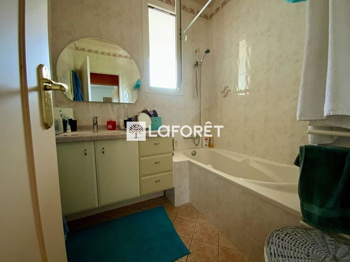 Image No.6-4 Bed House for sale