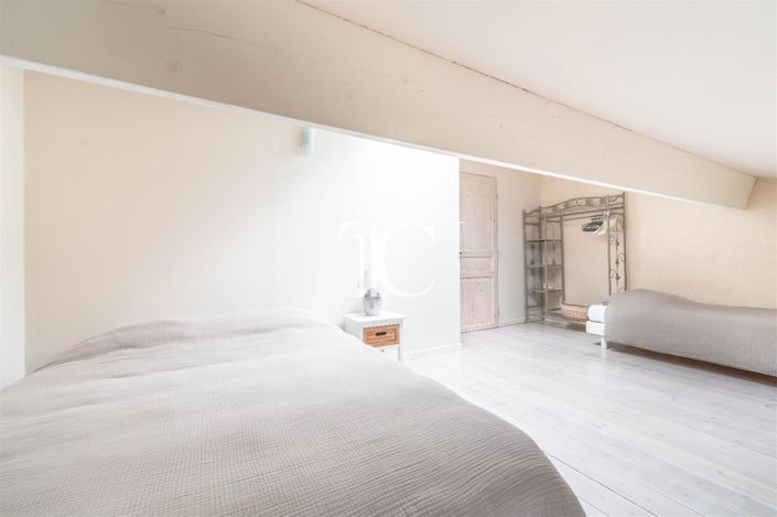 Image No.13-10 Bed House for sale