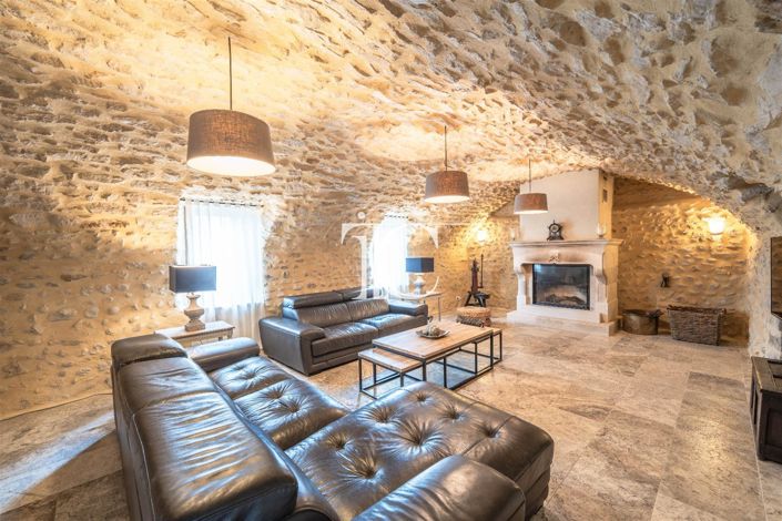 Image No.8-10 Bed House for sale