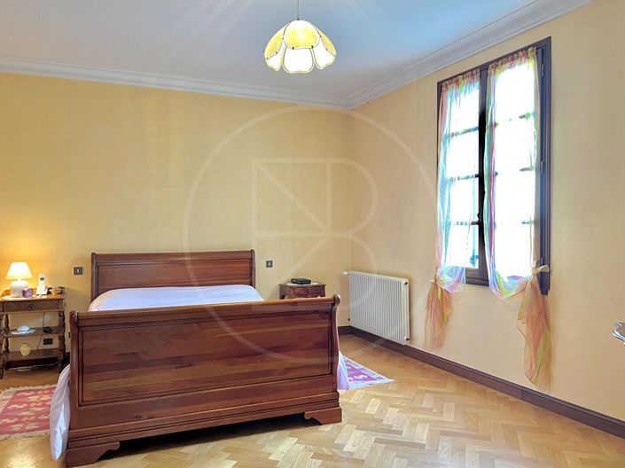 Image No.11-3 Bed House for sale