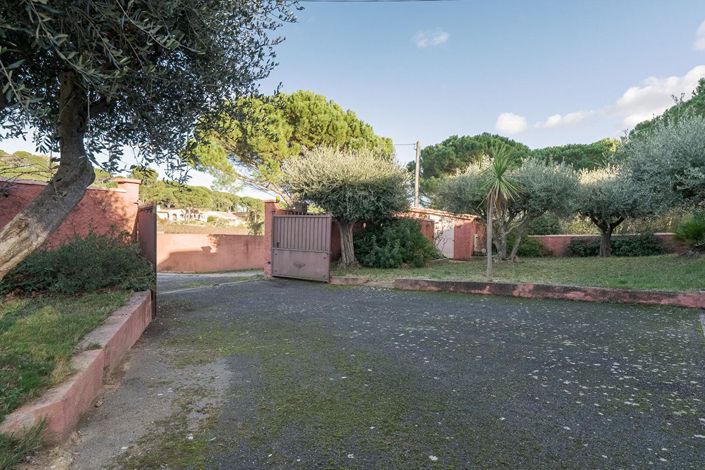 Image No.8-4 Bed House for sale