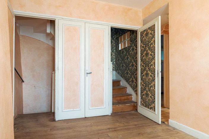 Image No.10-3 Bed House for sale