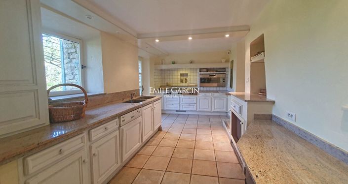 Image No.8-8 Bed House for sale