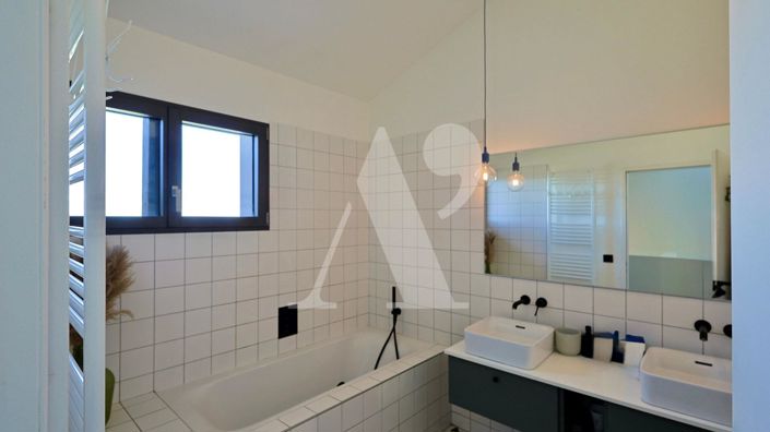 Image No.17-4 Bed House for sale