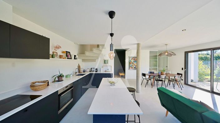 Image No.8-4 Bed House for sale