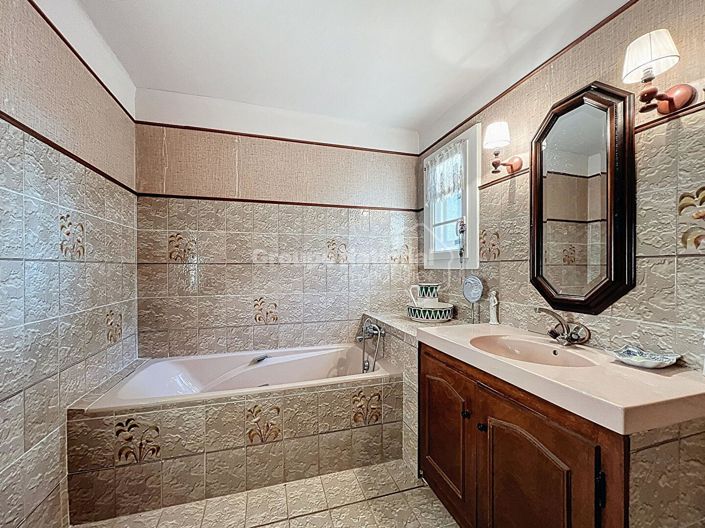 Image No.16-4 Bed Property for sale