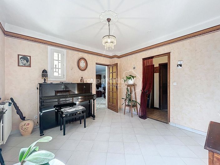 Image No.6-4 Bed Property for sale