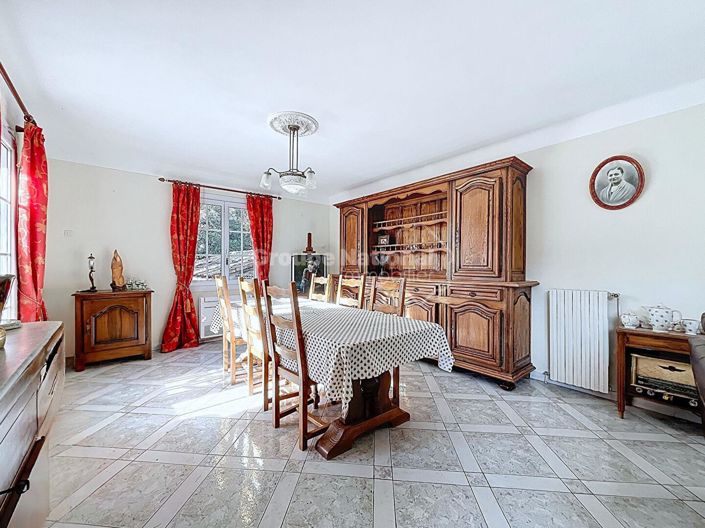 Image No.8-4 Bed Property for sale