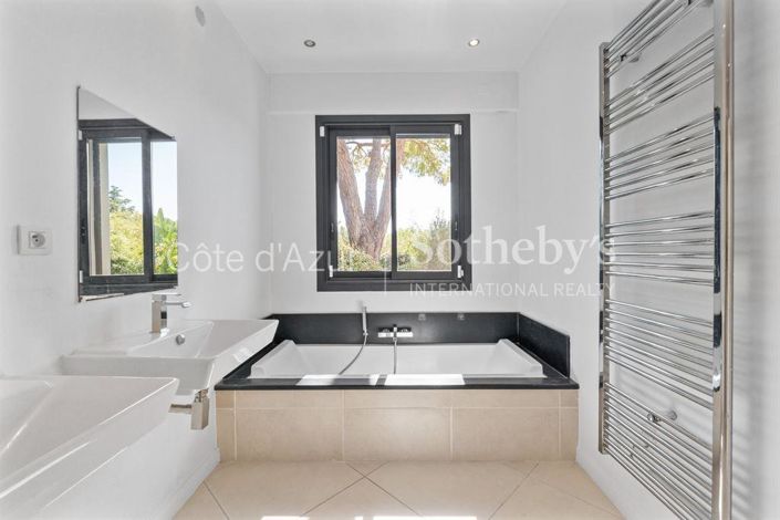 Image No.11-3 Bed House for sale