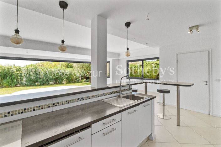 Image No.6-3 Bed House for sale