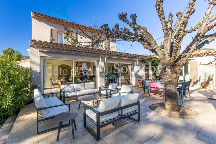 Image No.8-7 Bed House for sale