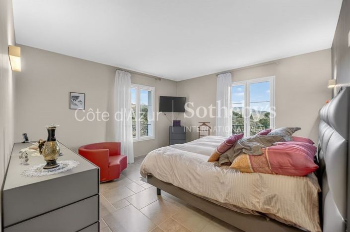 Image No.18-4 Bed House for sale