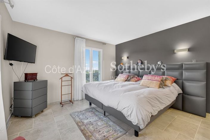 Image No.19-4 Bed House for sale