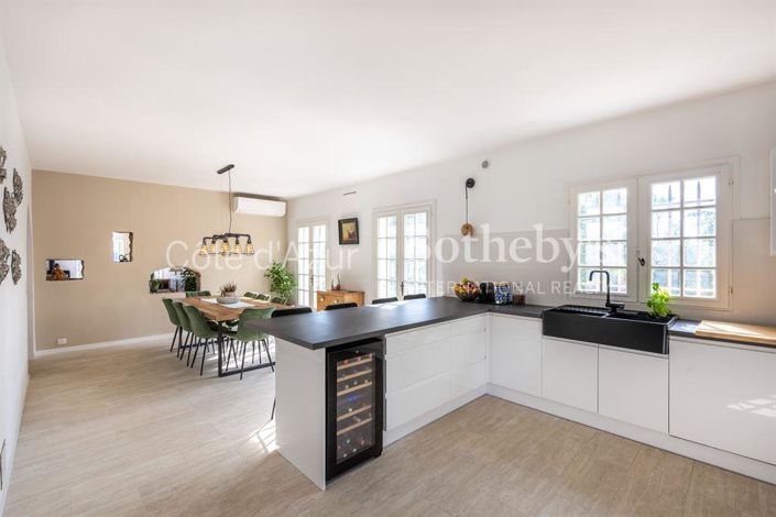 Image No.16-7 Bed House for sale