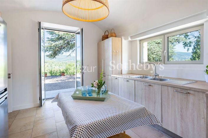 Image No.18-7 Bed House for sale