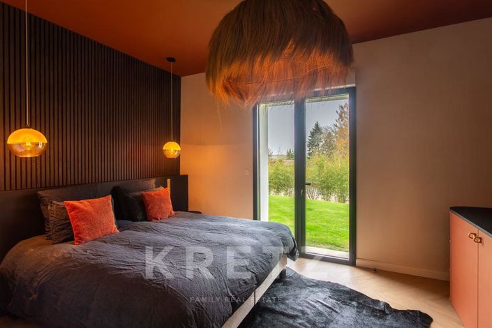 Image No.9-4 Bed House for sale