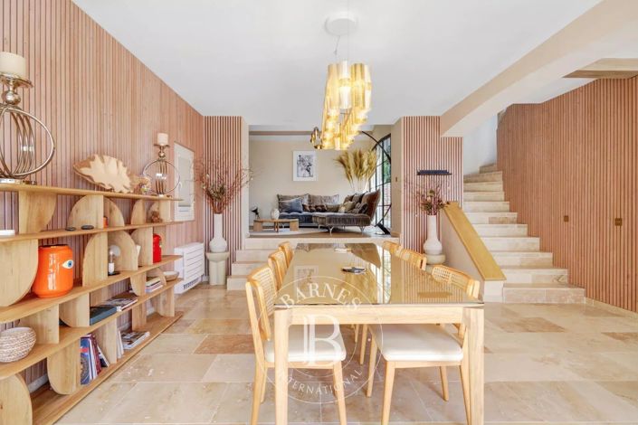 Image No.7-5 Bed House for sale