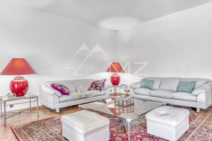 Image No.5-5 Bed House for sale