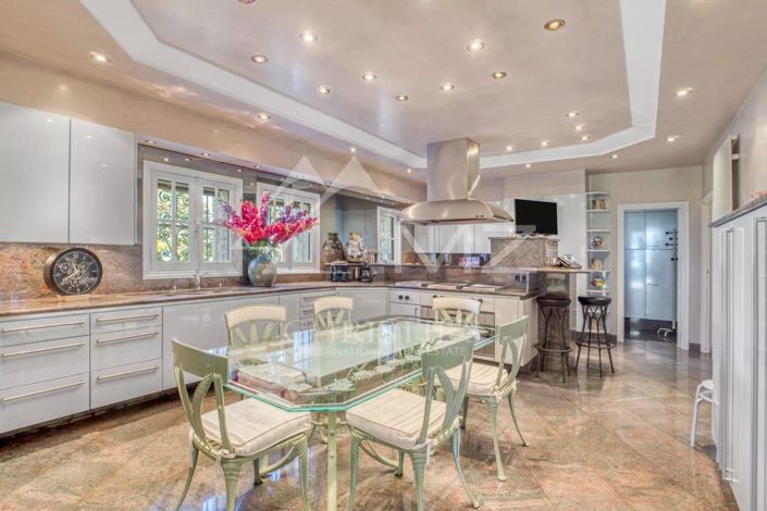 Image No.6-5 Bed House for sale