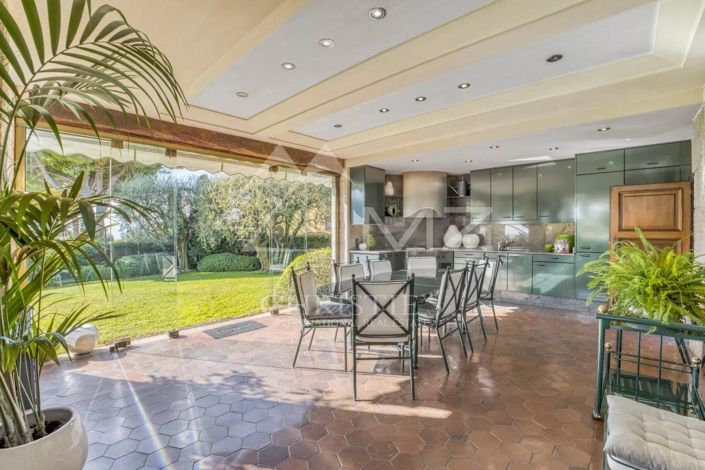 Image No.9-5 Bed House for sale