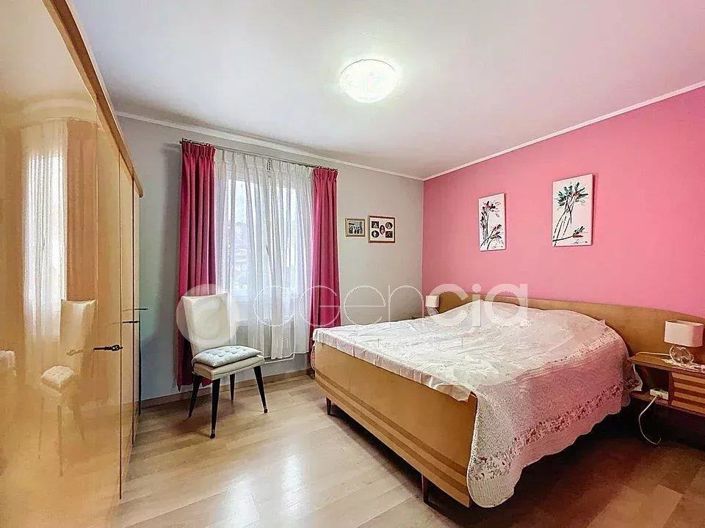 Image No.10-3 Bed House for sale